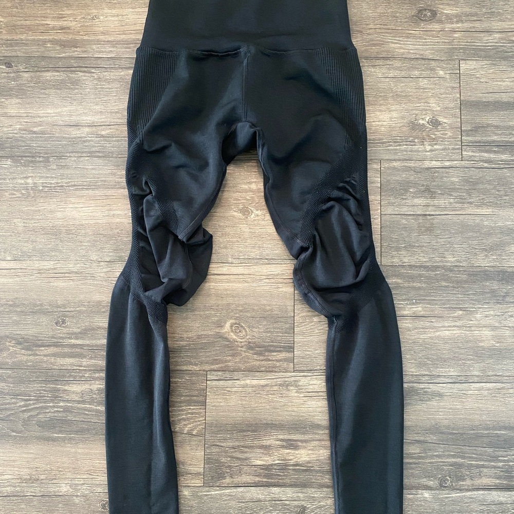 Alphalete Aero Legging - black, size medium